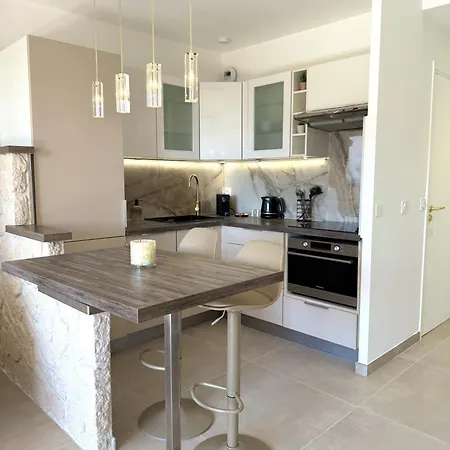 De Luxe Portes De - Vue - Piscine - Wifi