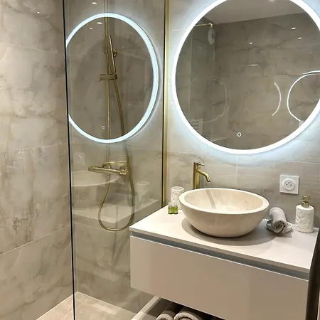 アパート De Luxe Portes De - Vue - Piscine - Wifi