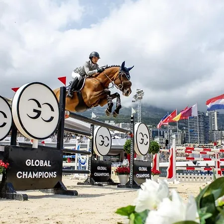 アパート De Luxe Portes De - Vue - Piscine - Wifi